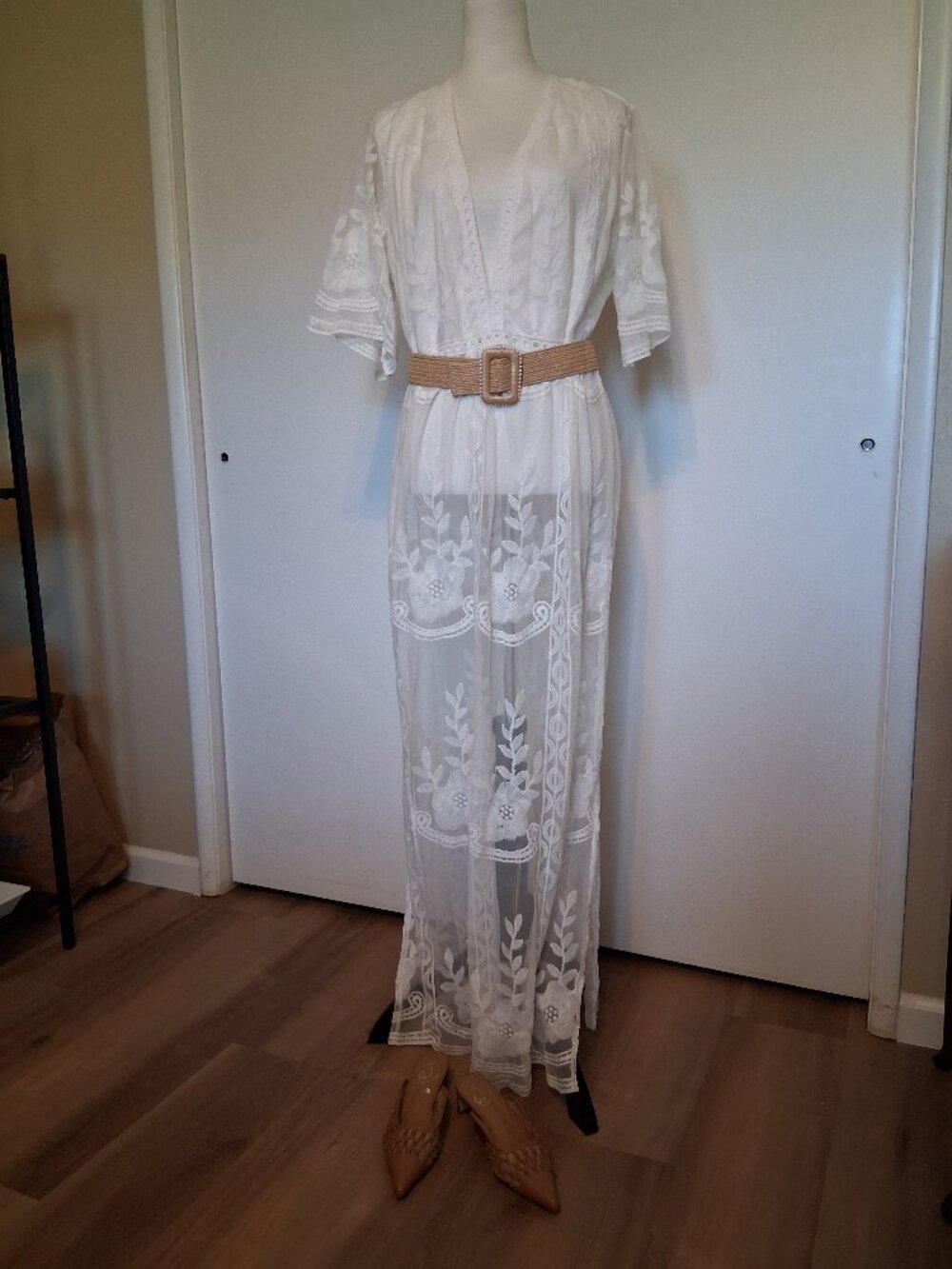 Women's boho white dress, maxi dress all Lace. Floral design. Size X large.